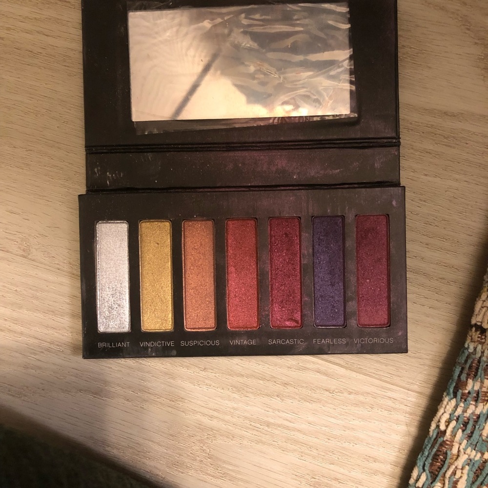 Younique pallette 5